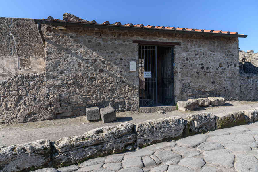 029 - Italia - Pompeya - parque arqueológico de Pompeya - Casa degli Amorini Morati.jpg